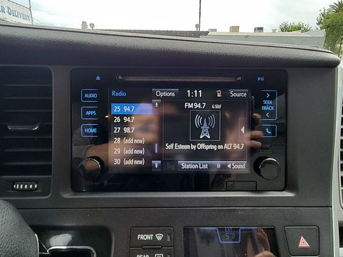 Used 2015 Toyota Sienna XLE w/ XLE Navigation Package FWD image 12