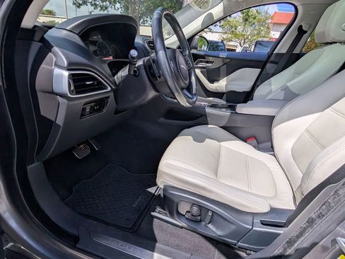 Used 2017 Jaguar F-PACE Prestige image 11