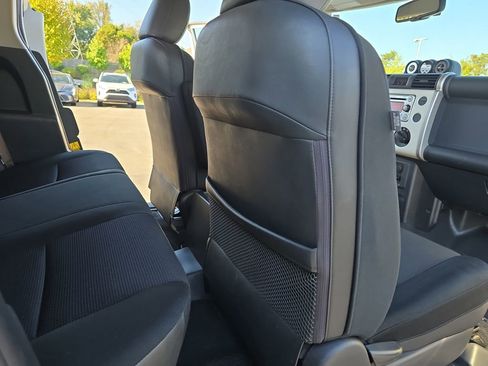 Used 2013 Toyota FJ Cruiser 4WD image 12