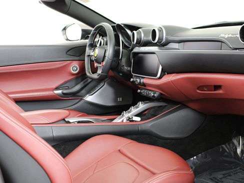 Certified 2022 Ferrari Portofino M RWD image 2