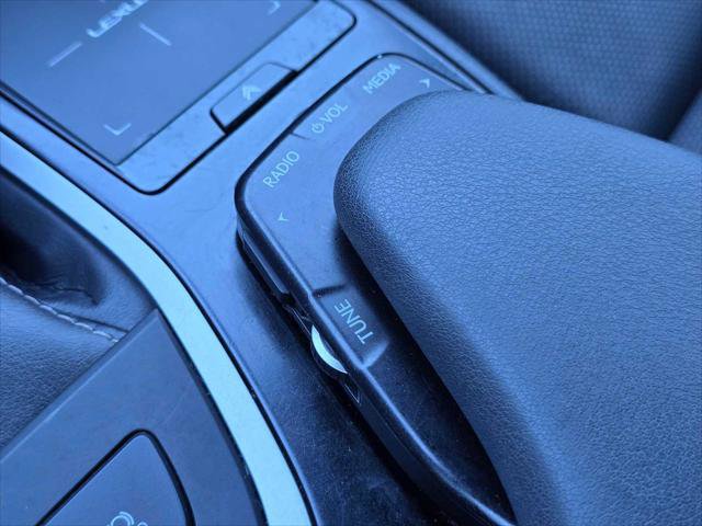 Used 2020 Lexus UX 200 w/ Premium Package FWD image 36