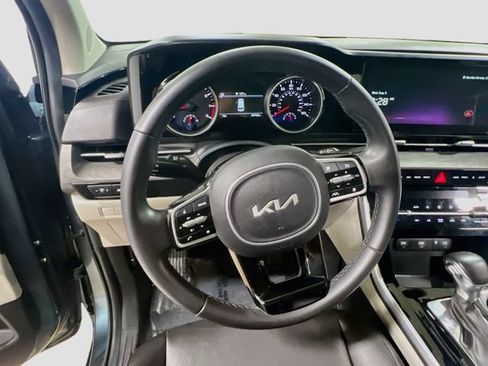 Certified 2023 Kia Carnival EX FWD image 11