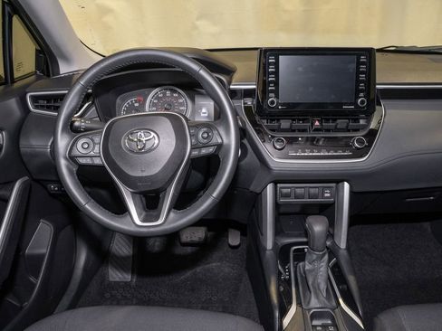 Certified 2022 Toyota Corolla Cross LE image 2