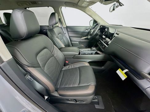 New 2025 Nissan Pathfinder Platinum image 38