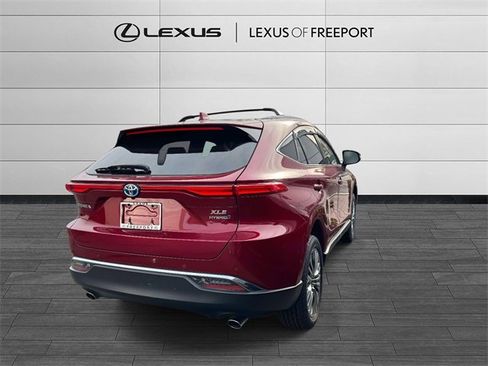 Used 2022 Toyota Venza XLE image 4