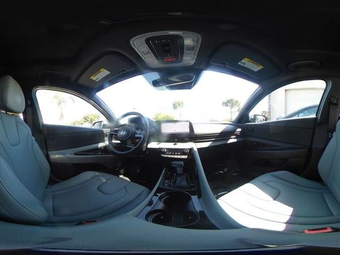 Used 2025 Hyundai Elantra Limited image 45