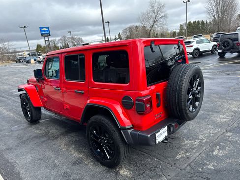 Used 2025 Jeep Wrangler Sahara w/ Safety Group image 9