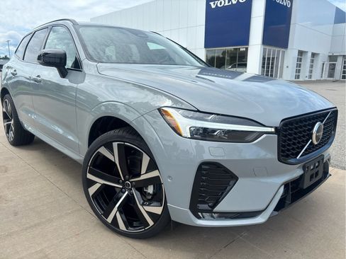 Used 2025 Volvo XC60 B5 Plus w/ Protection Package Premier AWD/4WD image 3
