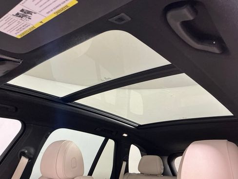 Used 2022 BMW X5 xDrive40i w/ M Sport Package AWD/4WD image 23