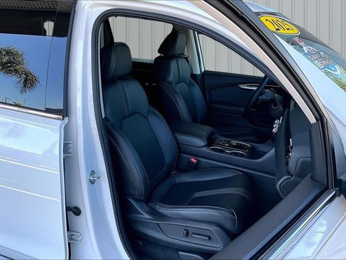 Used 2025 Honda Pilot Touring image 17