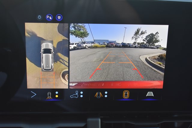 New 2027 Chevrolet Equinox LT w/ Safety and Technology Package FWD image 23