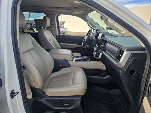 Used 2023 Ford Expedition XLT image 29
