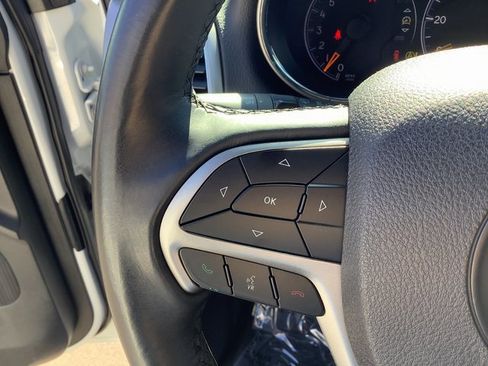 Used 2018 Jeep Grand Cherokee Laredo image 20