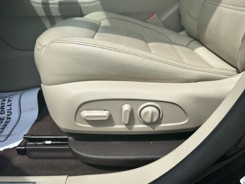 Used 2019 GMC Acadia Denali w/ Technology Package AWD/4WD image 10
