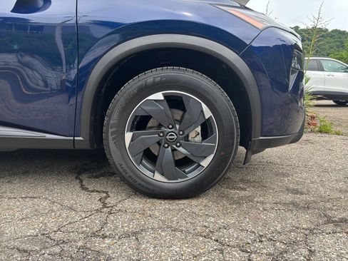 Used 2025 Nissan Rogue SV AWD/4WD image 32