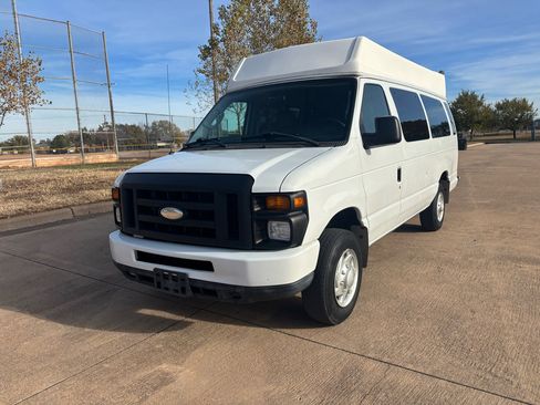 Used 2014 Ford E-150 and Econoline 150 Extended w/ Power Group image 3
