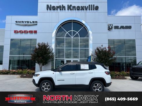 Used 2022 Jeep Compass Trailhawk w/ Sun and Sound Group AWD/4WD image 2