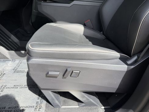 Used 2025 Tesla Cybertruck AWD Crew Cab image 35
