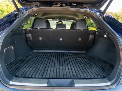 Used 2022 Toyota Venza XLE AWD/4WD image 15