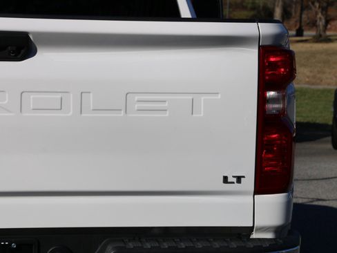 Used 2022 Chevrolet Silverado 2500 LT w/ Convenience Package image 6