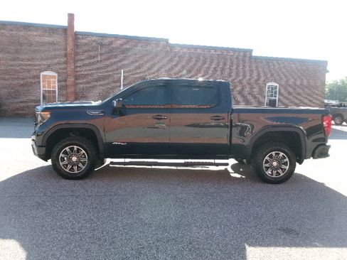 Used 2024 GMC Sierra 1500 AT4 w/ Technology Package AWD/4WD image 7
