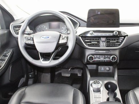 Used 2022 Ford Escape SEL image 2