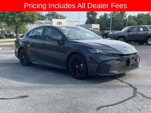 Used 2025 Toyota Camry SE FWD image 7