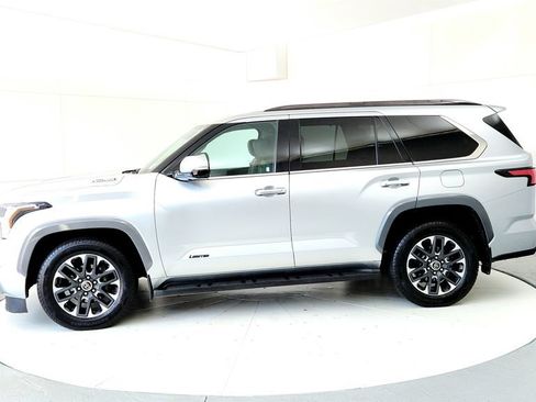 Used 2023 Toyota Sequoia Limited AWD/4WD image 3