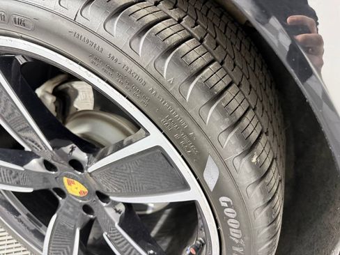 Certified 2023 Porsche Cayenne Turbo AWD/4WD image 16