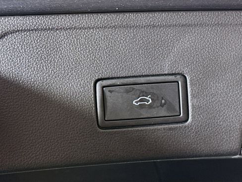 Used 2025 Volkswagen Atlas Cross Sport SE image 27