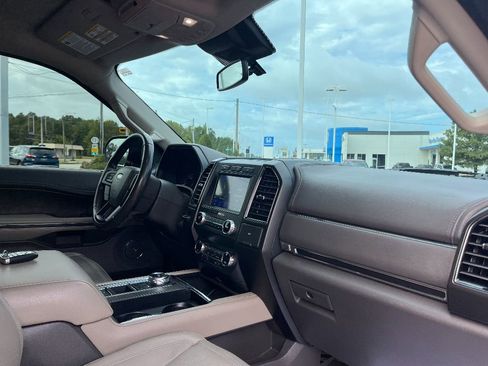 Used 2020 Ford Expedition Limited image 16