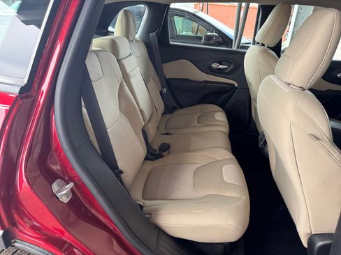 Used 2015 Jeep Cherokee Sport FWD image 28