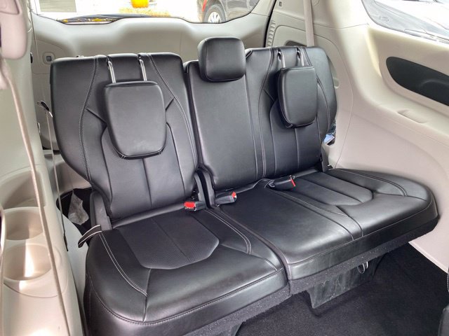 Used 2024 Chrysler Pacifica Touring-L FWD image 30