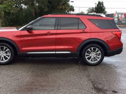 Used 2022 Ford Explorer XLT w/ Equipment Group 202A image 8