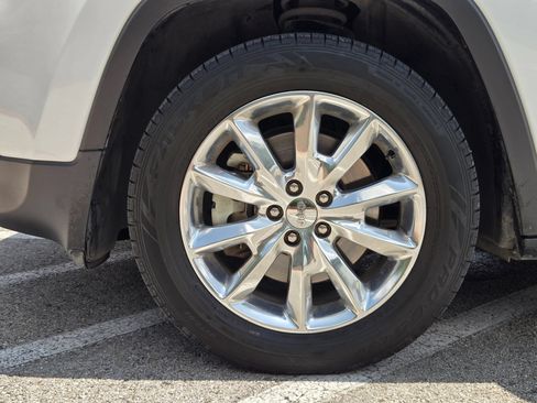 Used 2017 Jeep Cherokee Limited w/ Luxury Group AWD/4WD image 31