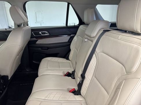 Used 2018 Ford Explorer Platinum image 13