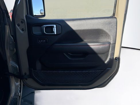 Used 2020 Jeep Gladiator Rubicon w/ LED Lighting Group AWD/4WD image 31