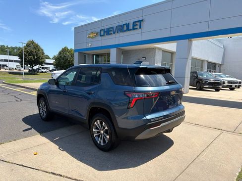 Used 2025 Chevrolet Equinox LT AWD/4WD image 2