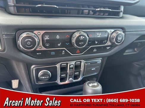 Used 2024 Jeep Wrangler Unlimited Sahara w/ Technology Group AWD/4WD image 25