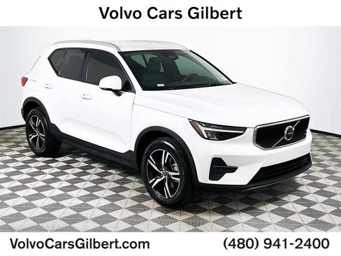 Used 2023 Volvo XC40 B4 Core w/ Convenience Package image 1