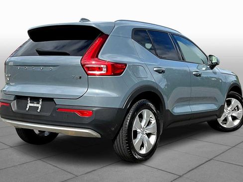 Used 2022 Volvo XC40 T5 Momentum image 12