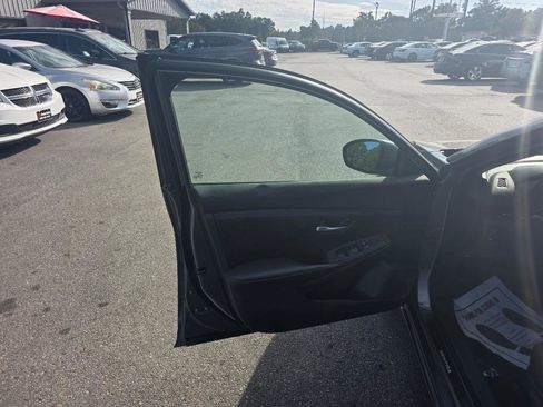 Used 2022 Nissan Sentra SV image 7