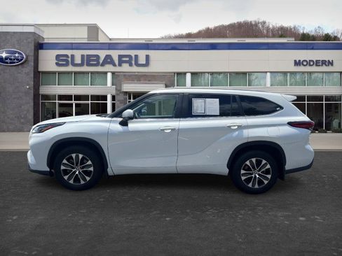 Used 2023 Toyota Highlander XLE AWD/4WD image 7