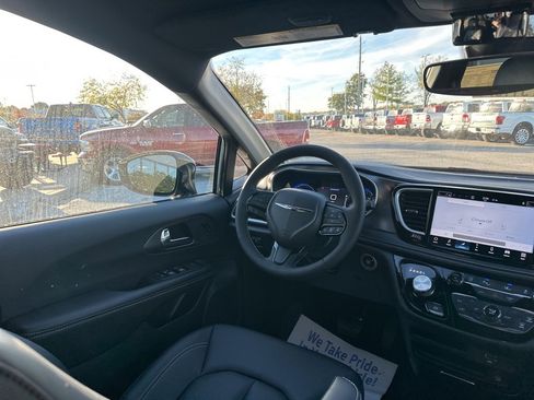 New 2026 Chrysler Pacifica Select image 52