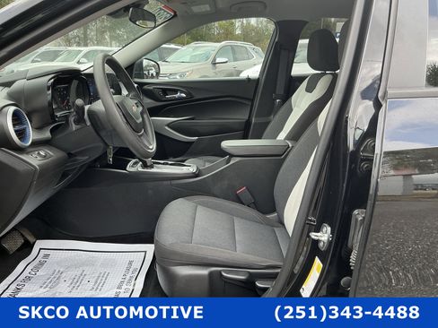 Used 2024 Chevrolet Trax LS image 11