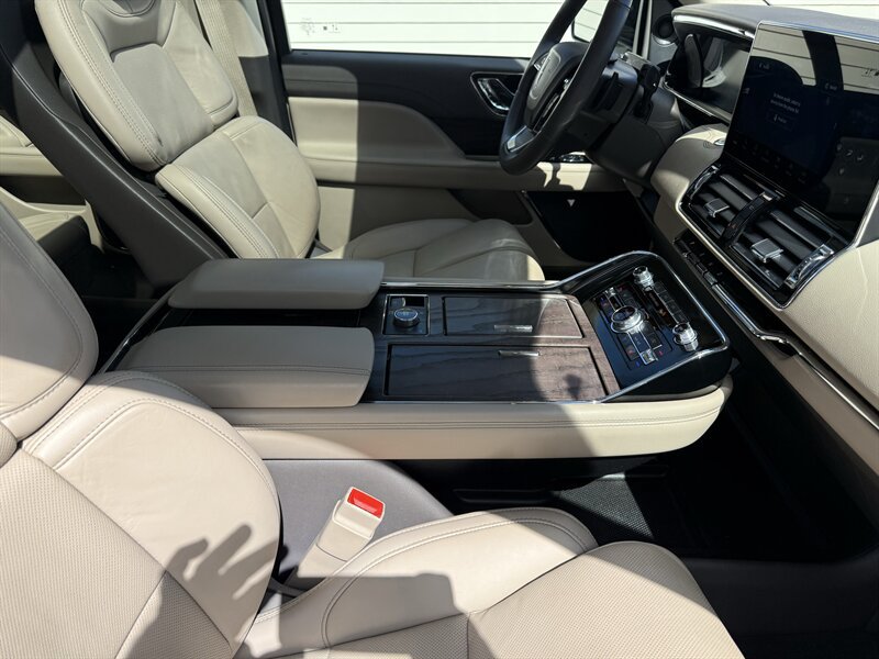 Used 2024 Lincoln Navigator Reserve AWD/4WD image 36