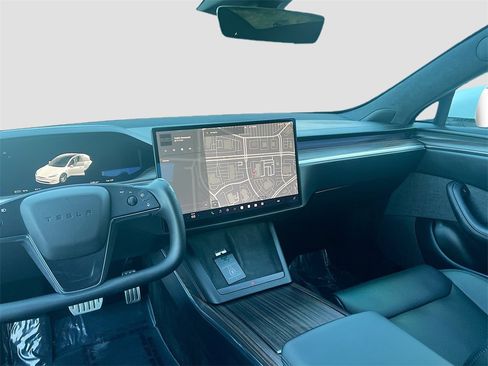 Used 2022 Tesla Model S image 19