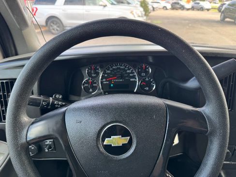 Used 2016 Chevrolet Express 2500 RWD image 23