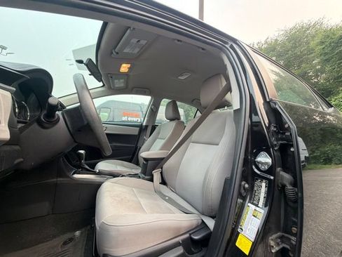 Used 2016 Toyota Corolla LE FWD image 11