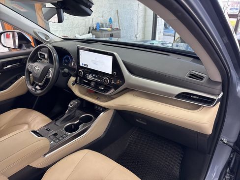 Used 2023 Toyota Highlander Platinum image 56